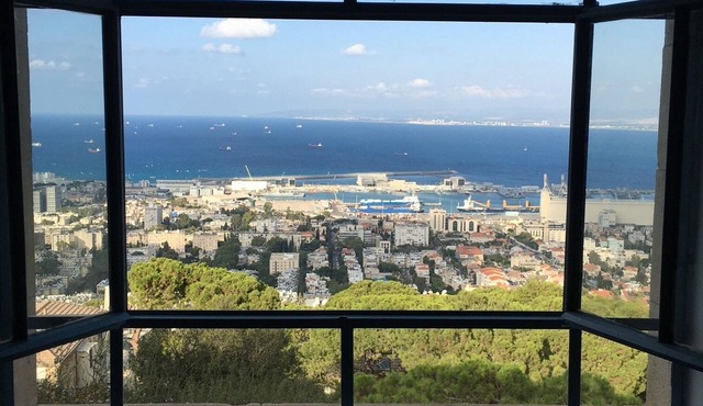 Stunning Views, Modern Apartment in an Old Stone House.