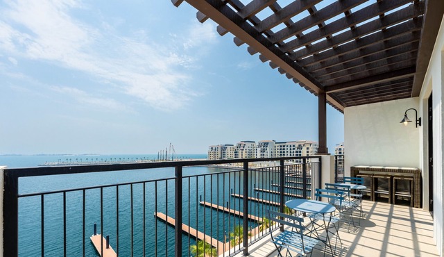 Stunning Waterfront Apt w/ Open Sea Vws in La Mer