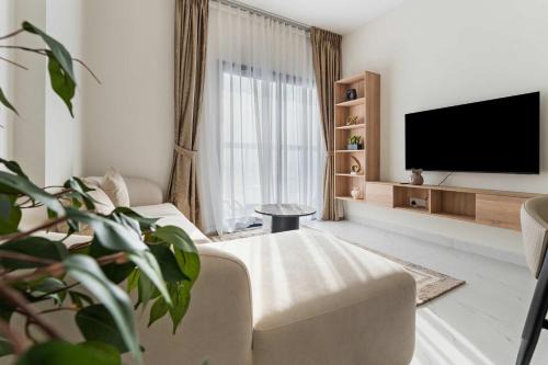 Stylish 1BR with Pool Gym & Metro Access