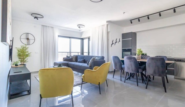 Stylish 2 Bedroom In City Center