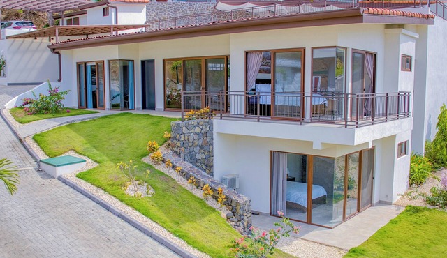 Stylish 2-Level Villa | Ocean Views + Club Access