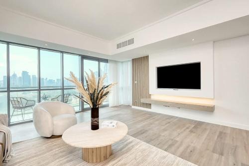 Stylish 3BR Apartment with Stunning Golf Course Views