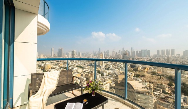 Stylish Apt w Skyline View Balcony By Sea N' Rent