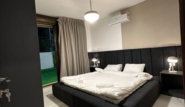 Stylish Luxe Apartment Fr 0003