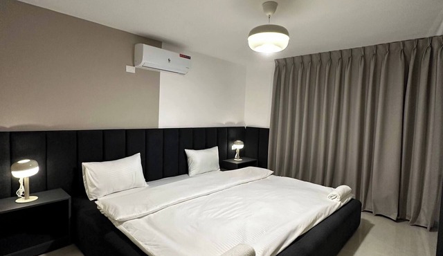 Stylish Luxe Apartment Fr 0005