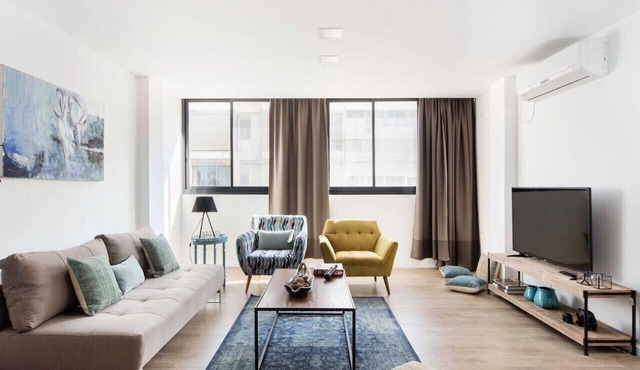 Stylish Spacious 3BR Apartment 5min From the Beach