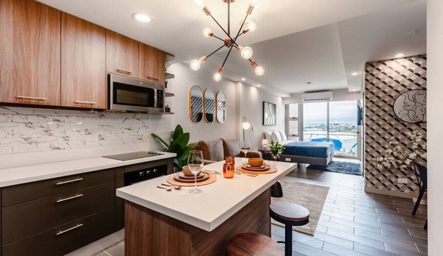 Stylish Studio with Modern Amenities Near Airport