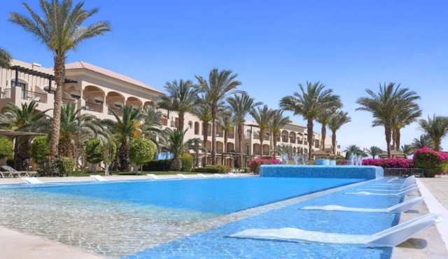 Sunshine-Packed Resort with Water Fun & Easy Beach Access l 4 Family Rooms