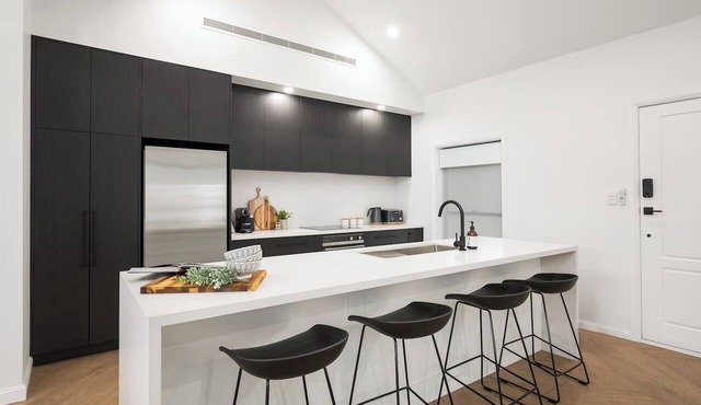 The Abode - Luxury, centrally located, 10 guests. in Mount Gambier
