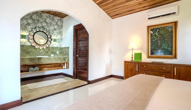 The Pineapple Suite at Oropel Lodge