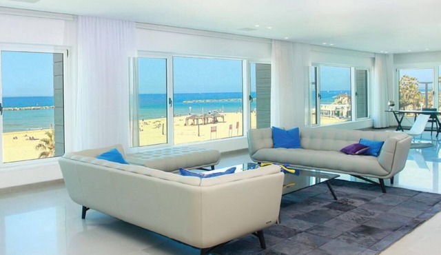 TLV water front 5 star 500 meter Garden apartment for rent