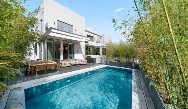 Top Luxury Villa with Pool - 7BR