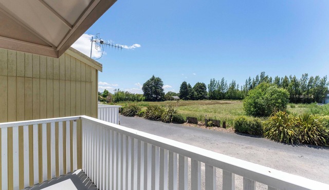 Trailside Escape - Lake Taupo Holiday Home in Turangi