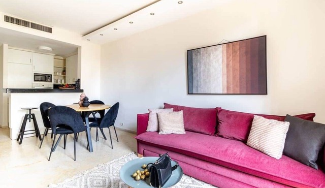 Tranquil King David Apartment with Free Parking