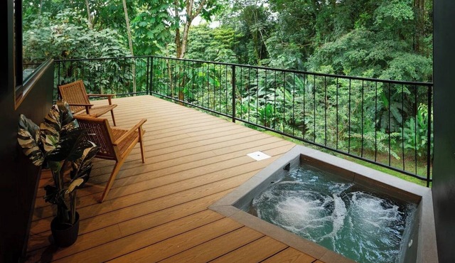 Treetop cabin with hot tub, pool & trails