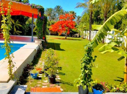 Two pools four bedrooms private villa in Qaryat Shākūsh