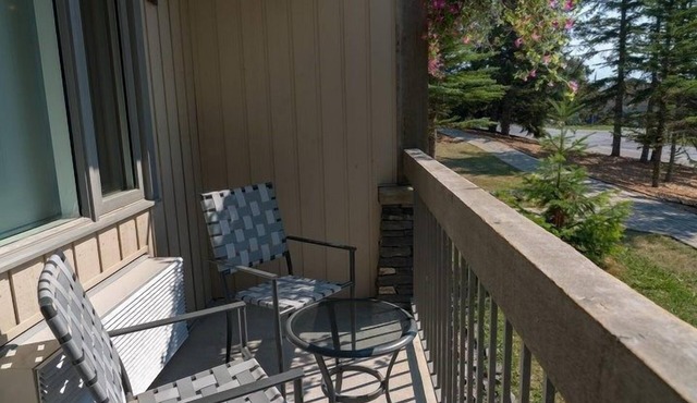 Updated Cozy + Bright Suite with Private Balcony in Banff