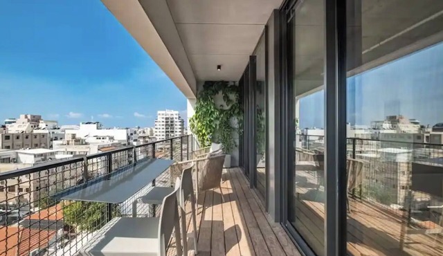 Upscale Furnished 1BR 56 Sqm Balcony Free Parking