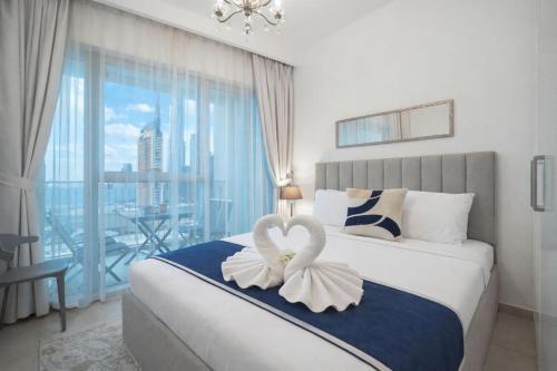 Vacay Lettings - Premium 2BHK, Burj Khalifa View, Downtown Dubai