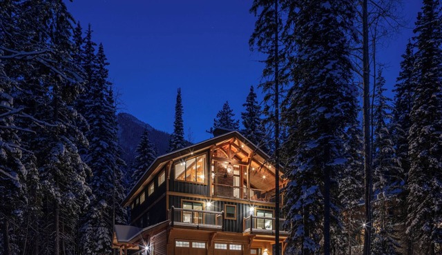 Valhalla: 6 bedroom luxury home at Kicking Horse Mountain Resort in Golden