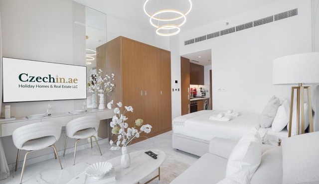 Vibrant Room in Studio City - Azizi Beach Mirage