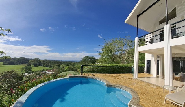 Villa Hermosa Claudia -Nature and relaxation- 5 minute drive to the beach