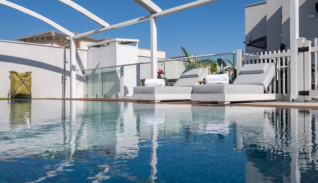 Villa Luxueuse Avec Piscine Pour Personnes Respectant le Chabbat et la Cacherout
