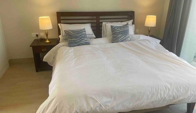 Villa - Sleeps 2 - Pool - Parking