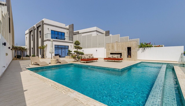 Villa with Private Pool, Near Reef Oasis Diving Center And Address Beach Resort