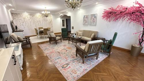 Vintage Charm & Spacious Comfort in Zayed 2000 - only families & single travelers in Sheikh Zayed