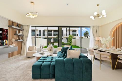 Warm and Cozy 4BR Villa with Pool Access
