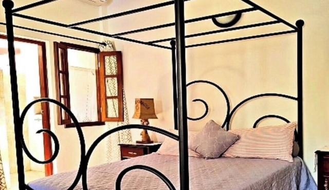 Welcoming 3-bedroom house with AC in charming Granada