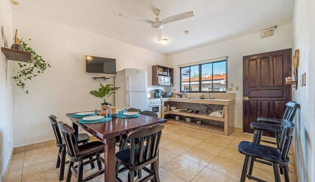 Welcoming family-friendly apartment w/high-speed Wi-Fi, Netflix & outdoor pool