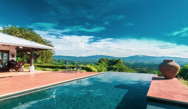 Wonderful Mountain Villa with Private Pool and Valley Views