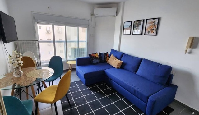 Wonderful two-room apartment near the sea in Bat Yam