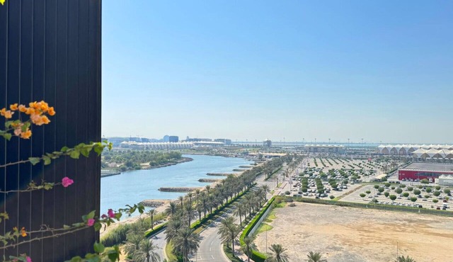Yas Island Bliss: 1BR with Private Balcony and View