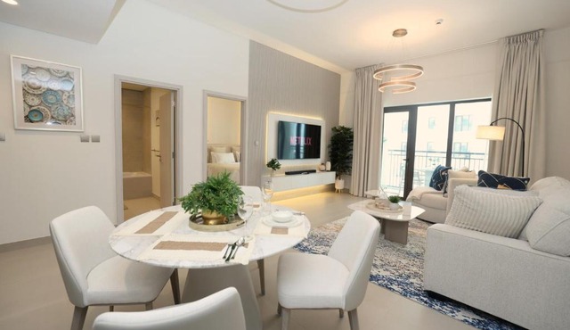 Yas Island Luxury Resort Living w/Pool & Golf View