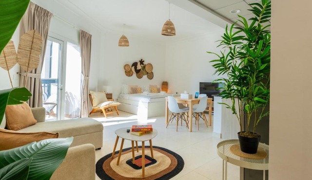 Yas Island Retreat, Pool & Parking