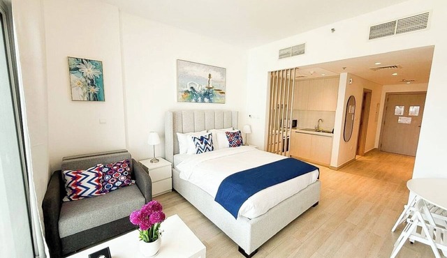 Yas Island Waters Edge Studio