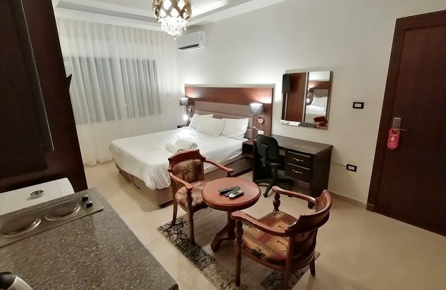 Alqimah Serviced Lovely Studio Apartment With Balcony Wifi