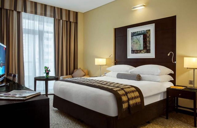 Deluxe Room Near Internet Metro Station By Luxury Bookings