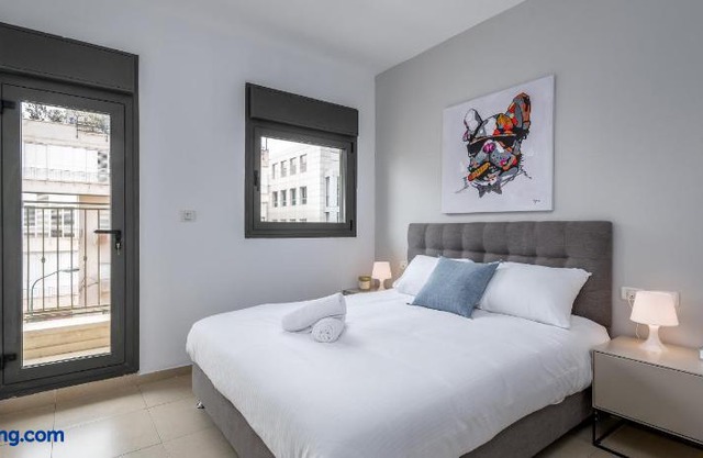 Unique 2BDR with balcony close to Gordon Beach