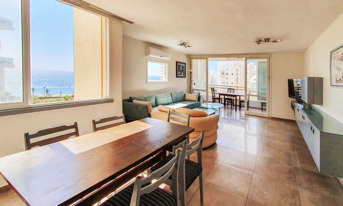 Bat Yam Apartment | Charming 3bdr apt with sea view B5