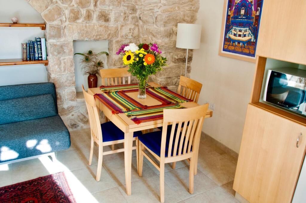 Artists Colony House | Artist Quarter Guesthouse B&B