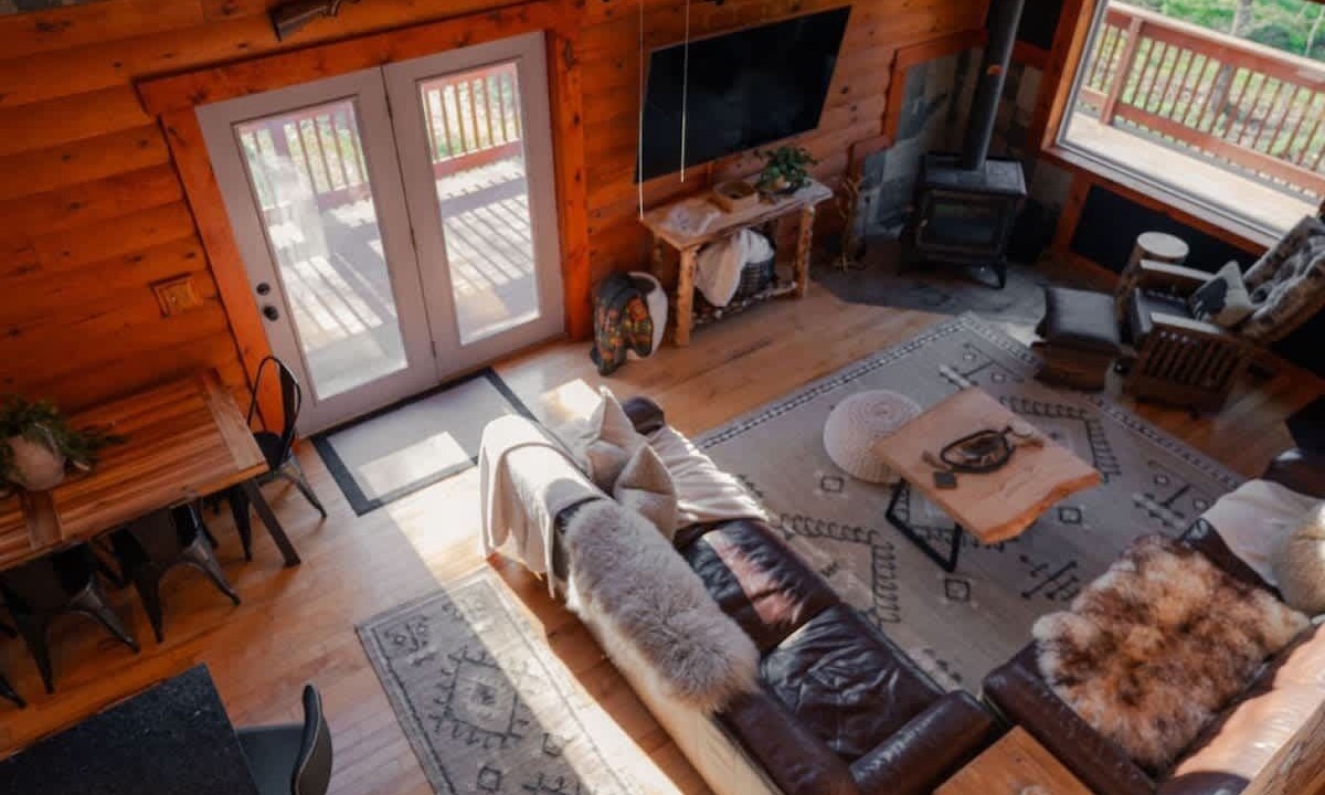 Logan Cabin | Cozy Cabin With Hot Tub - Near all in Hocking Hills