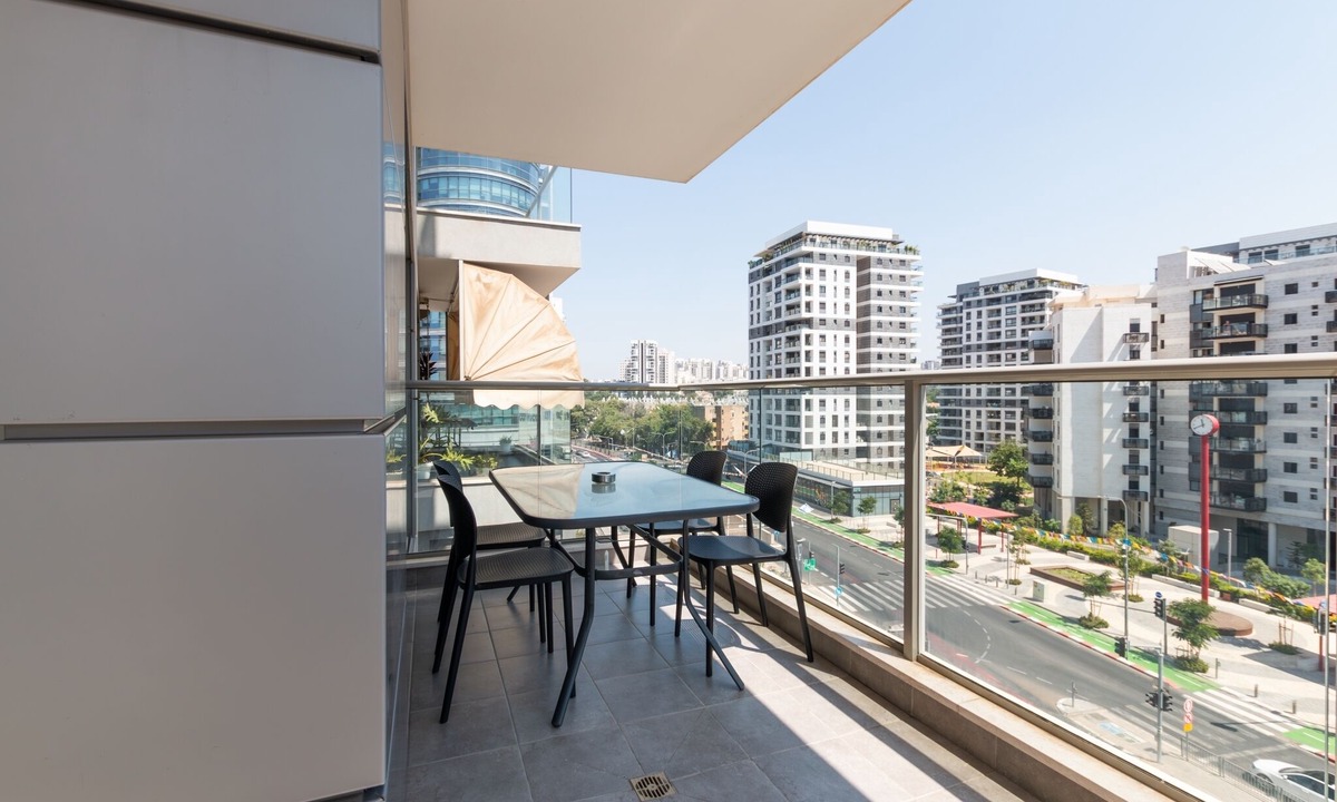 Kiryat Ono Apartment | Luxury Tower parking Shopping Mall 2BR