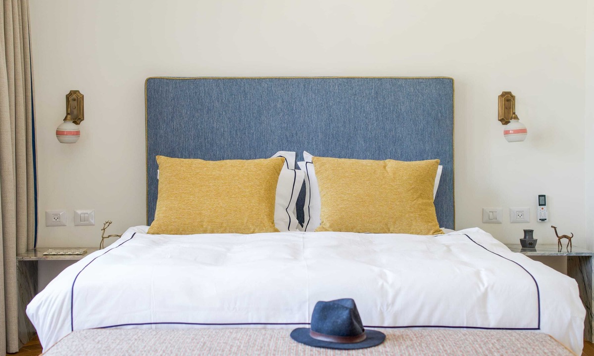 Jaffa Apartment | Elegant Escape: Stylish Sanctuary for Two