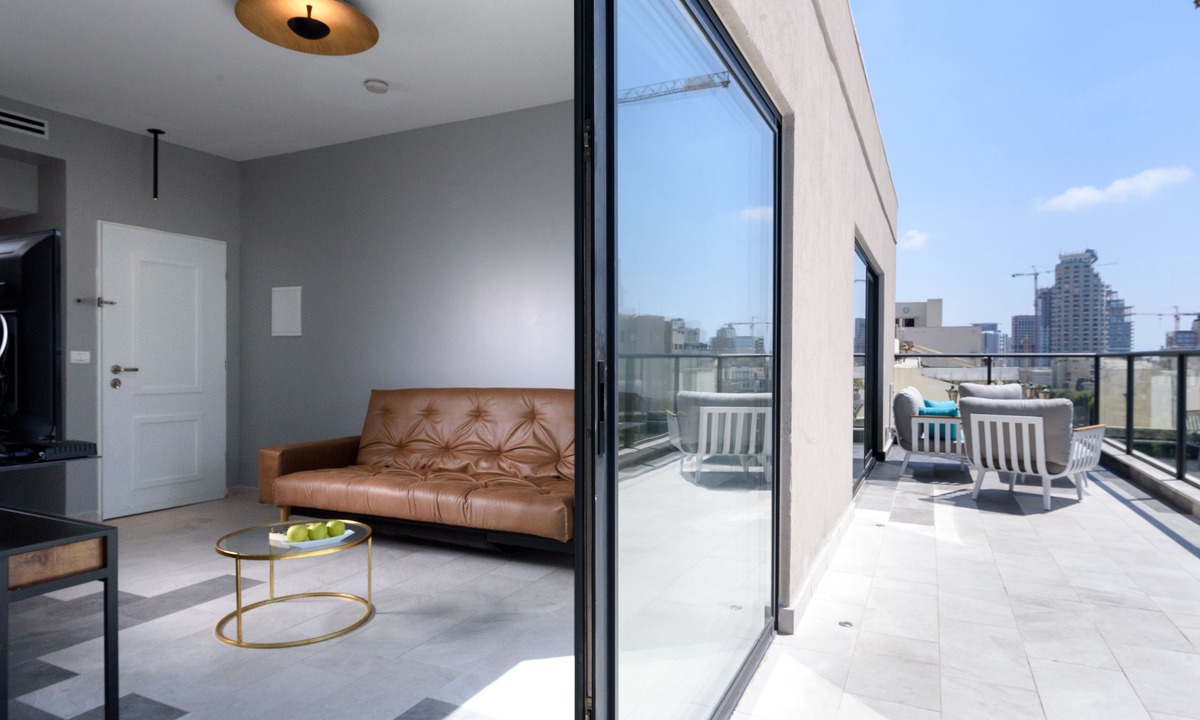 Tel Aviv Apartment | The Roof - By Sea Land Suites