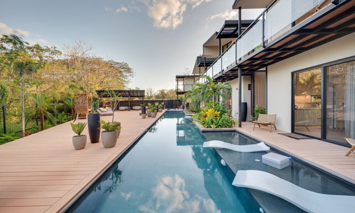 Playa Flamingo House | The Bungalows Flamingo – 10 Unit Boutique Hotel