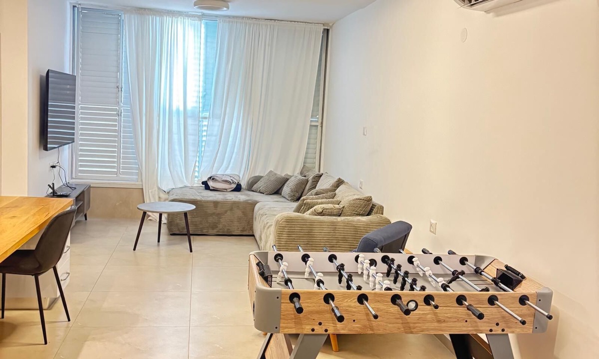 Netanya Apartment | Modern Apartment in Central Netanya – 2 Min Walk to the Beach!